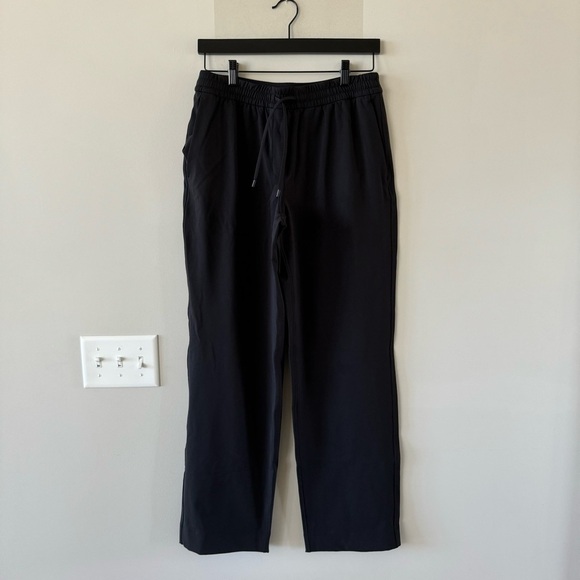 Like New! Lululemon 🍋 Straight-Leg MR Luxtreme Pant*Regular Length - Black - Picture 4 of 8